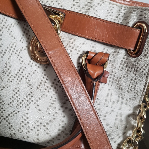 Michael Kors Medium Hamilton Bag - Picture 8 of 16